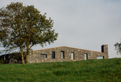 Patrick_Bradley_Architects_Fort_House_Modern_Rural_Armagh_Barn_Inside_Outside_Spaces_Vernacular_Stone_Glazing_Contemporary_Cool_Northern-Ireland_Ir (3)
